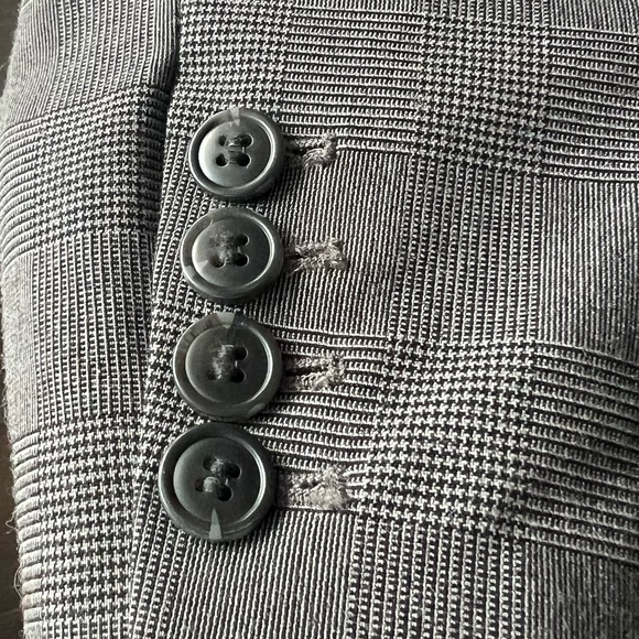 Grey Plaid Blazer with striped lining. Size 36 Euro /6 US in Excellent Condition - Picture 4 of 9